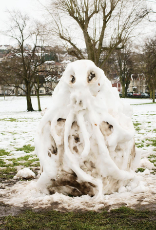 Illustration for article titled These geeky snowmen turn their yards into a weirder winter wonderland